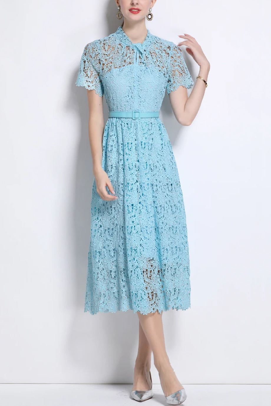 Sonnendurchflutetes, florales Spitzenkleid