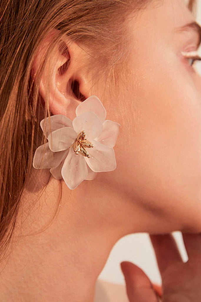 Boucles d'oreilles à fleurs blanches en fleurs