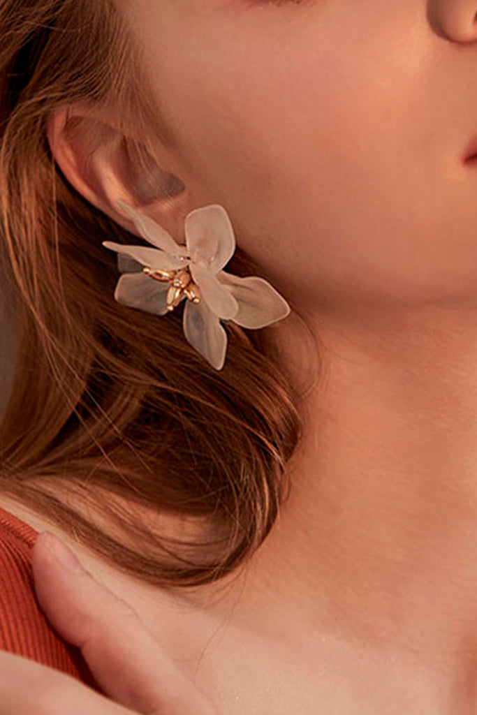 Boucles d'oreilles à fleurs blanches en fleurs
