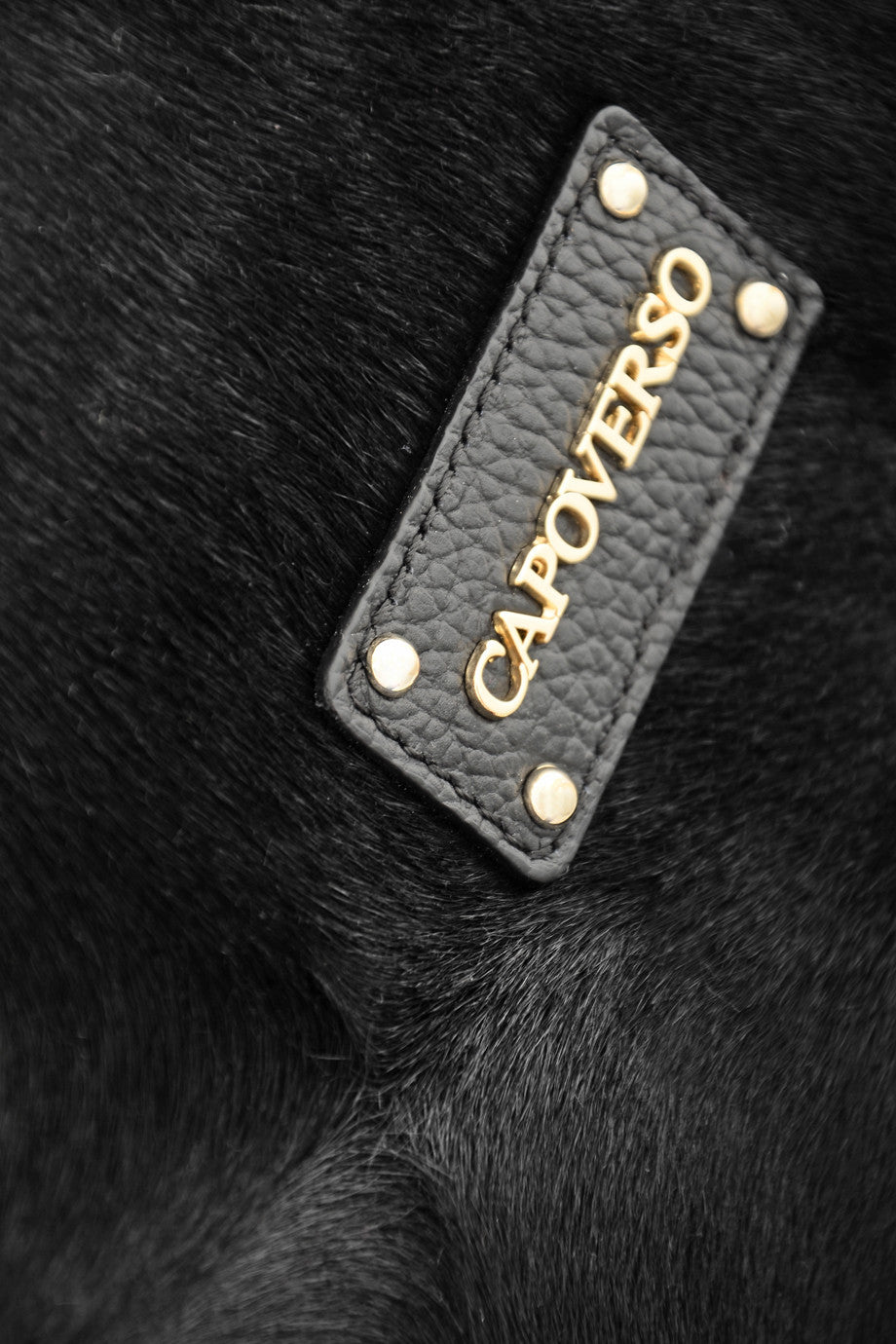 CAPOVERSO CAVALLINO Schwarze Ledertasche mit Ponyhaar