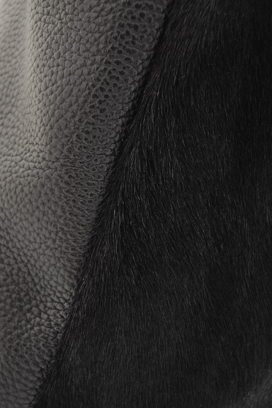 CAPOVERSO CAVALLINO Schwarze Ledertasche mit Ponyhaar