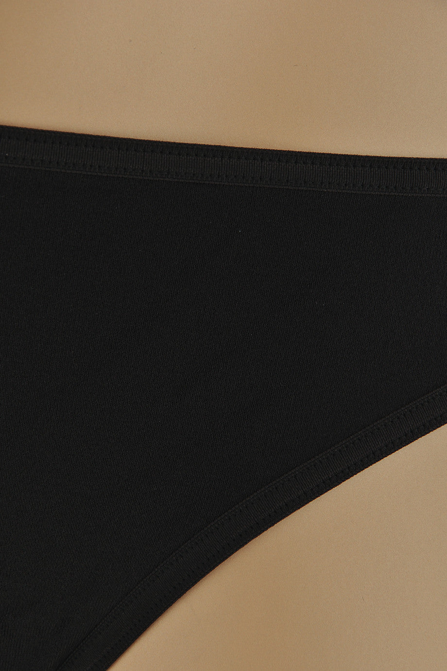 Μαύρο Στρινγκ - Wolford Satin De Luxe 61803 | Γυναικεία Εσώρουχα