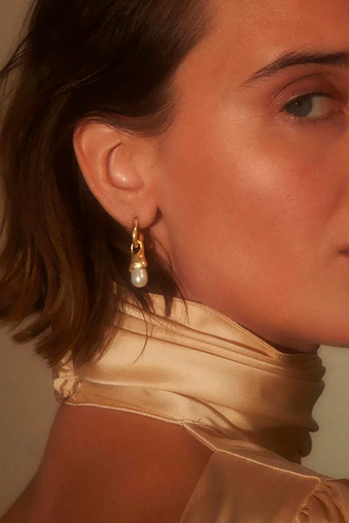 Desyra Χρυσά Ασύμμετρα Σκουλαρίκια με Πέρλες | Κοσμήματα - Σκουλαρίκια